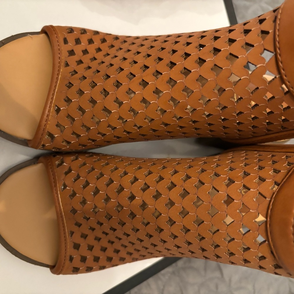 Nine West Tan Sandals for Girls - BRAND NEW